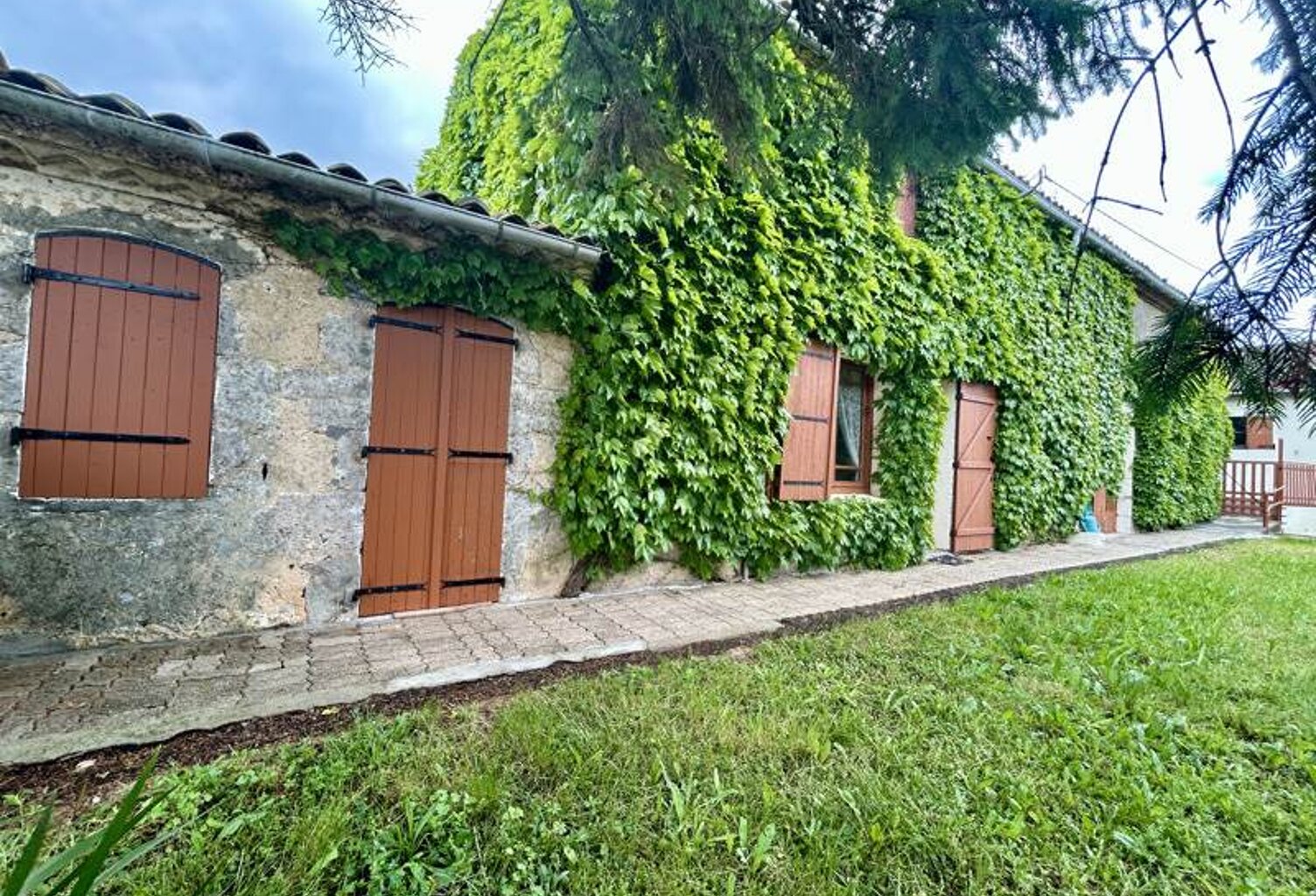 Maison en pierre de 2 pièces principales — photo 1
