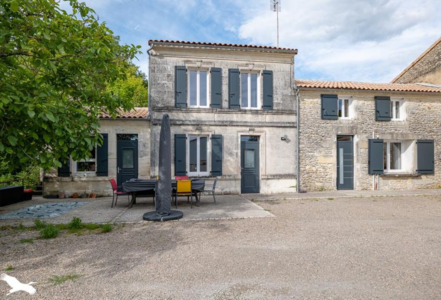Maison en pierre de 6 pièces principales — photo 1