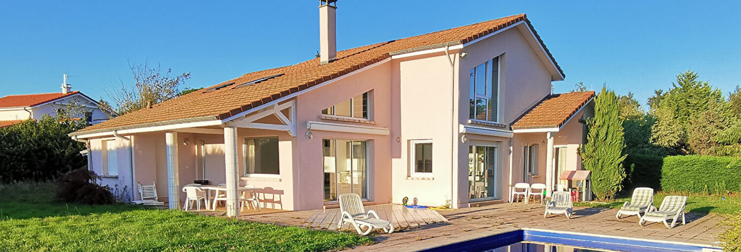 Maison 8 Pièces 220 m² à vendre à La Tour-en-Jarez (42580)