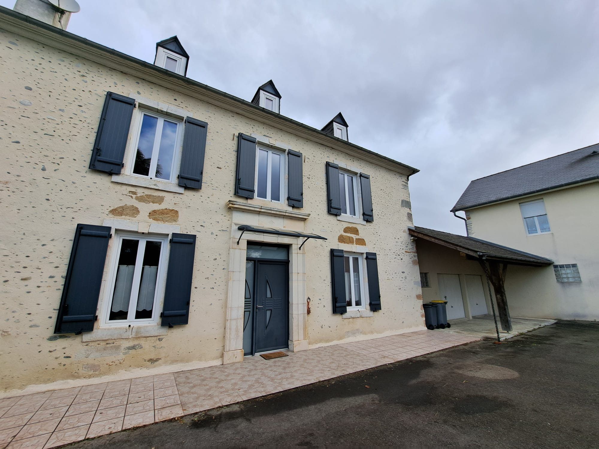 Villa / Maison  T5 à louer Boeil-Bezing 64510