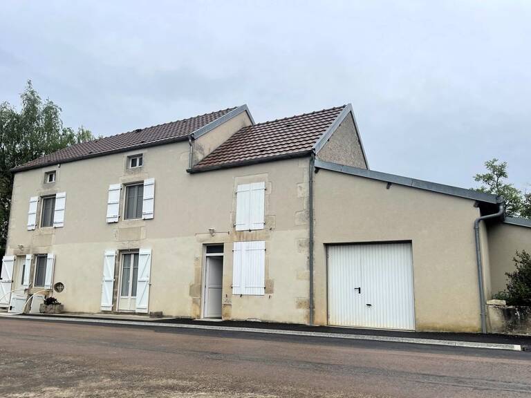 Maison en pierre avec garage et terrain — photo 1