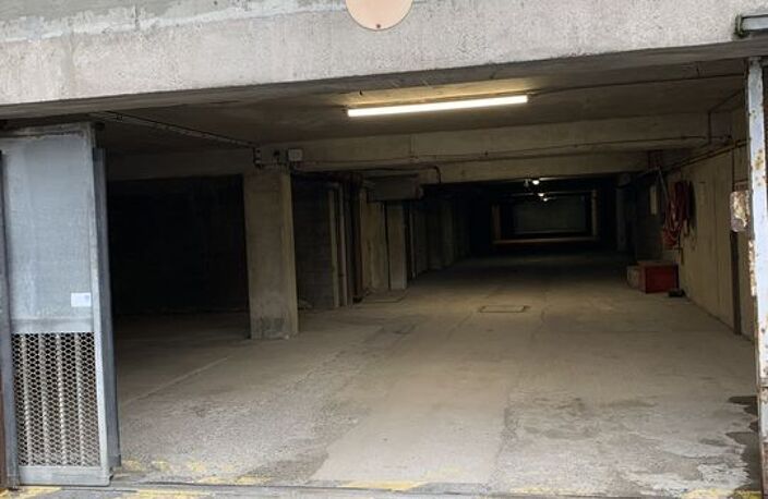 Garage fermé en sous sol — photo 2