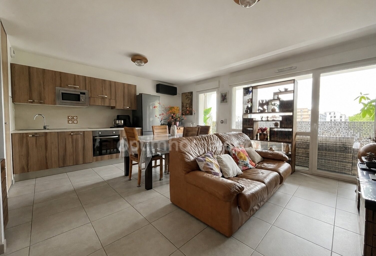 Appartement à vendre 3 pièces VAULX EN VELIN (69) — photo 1
