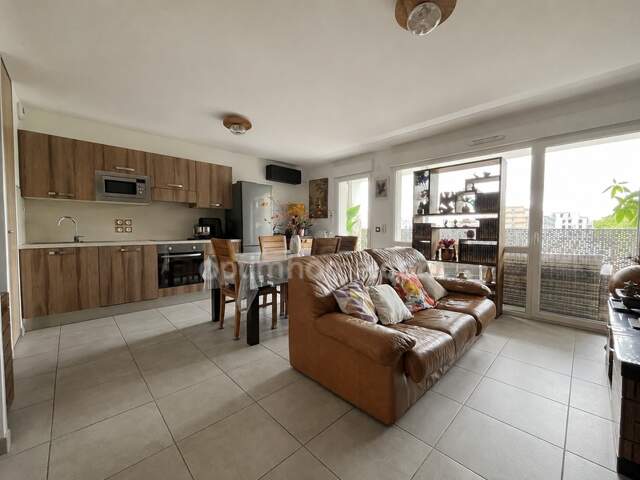 Appartement à vendre 3 pièces VAULX EN VELIN (69) — photo du bien