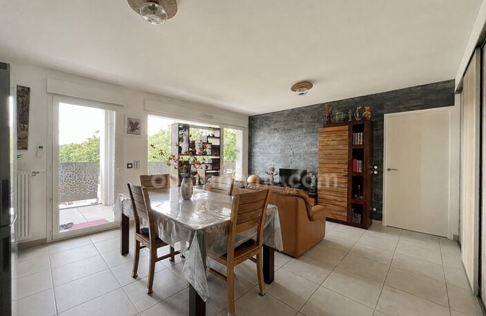 Appartement à vendre 3 pièces VAULX EN VELIN (69) — photo 4