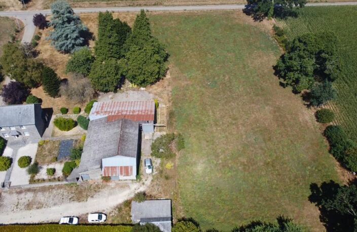Ensemble de caractère avec 8 400 m² de terrain et vastes dépendances – Le Teilleul (50640) — photo 2