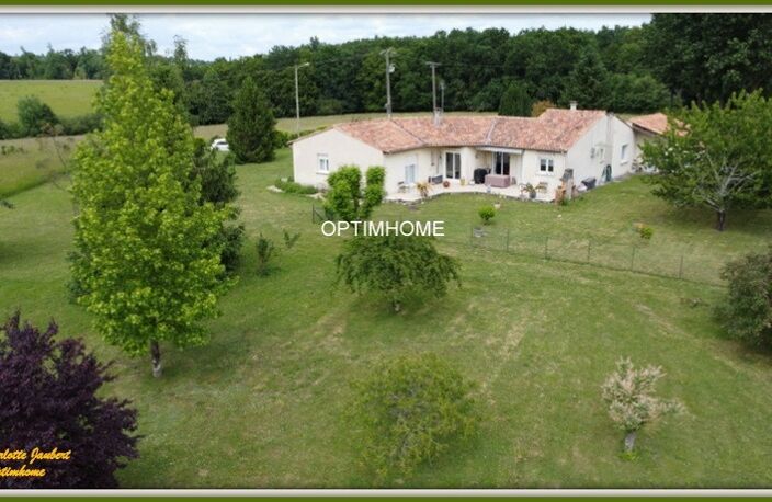 Maison contemporaine de plain-pied avec grand terrain arboré Proche de CHALAIS (16) — photo 2