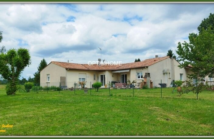 Maison contemporaine de plain-pied avec grand terrain arboré Proche de CHALAIS (16) — photo 5