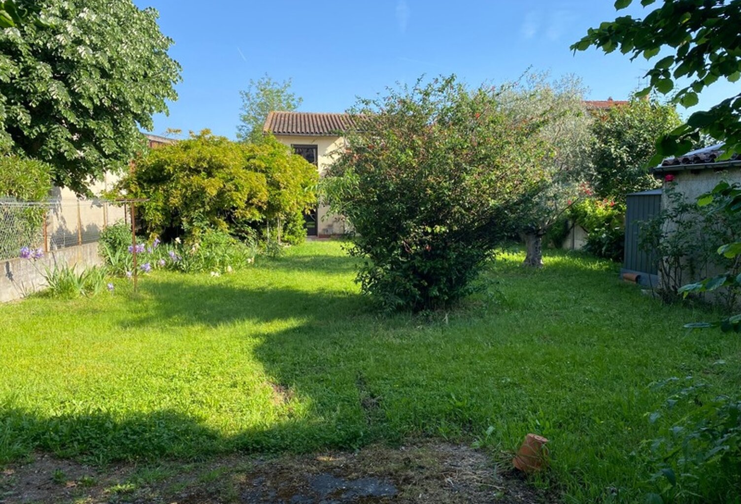 Terrain constructible de 248m², Barrière de Paris — photo 1