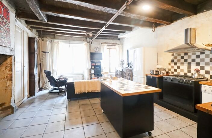 Maison de charme  de 104 m² - 4 pièces - 3 chambres ave cour et garage -  MAGNAC LAVAL (87) — photo 3
