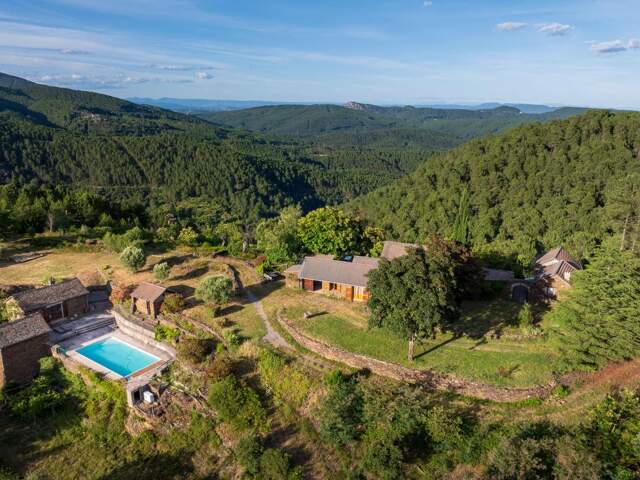 3 maisons + piscine+ terrain 4ha — photo du bien