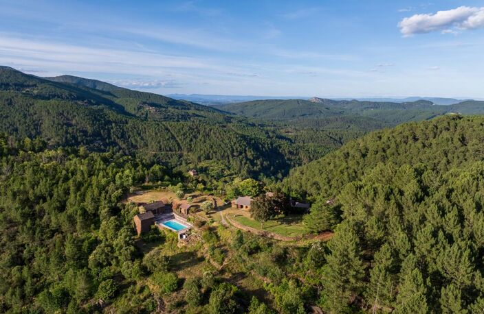 3 maisons + piscine+ terrain 4ha — photo 2