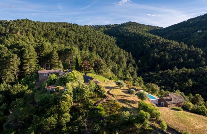 3 maisons + piscine+ terrain 4ha — photo 3