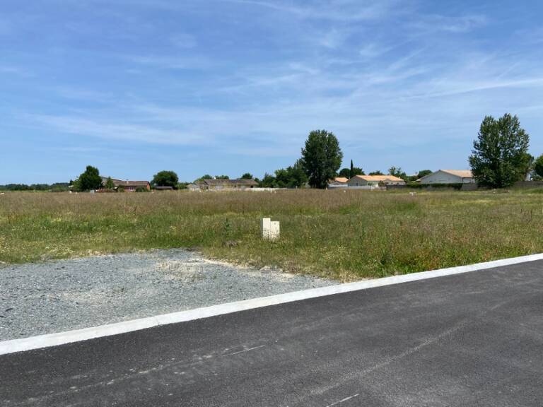 Terrain à bâtir à Abzac (33230) — photo 1