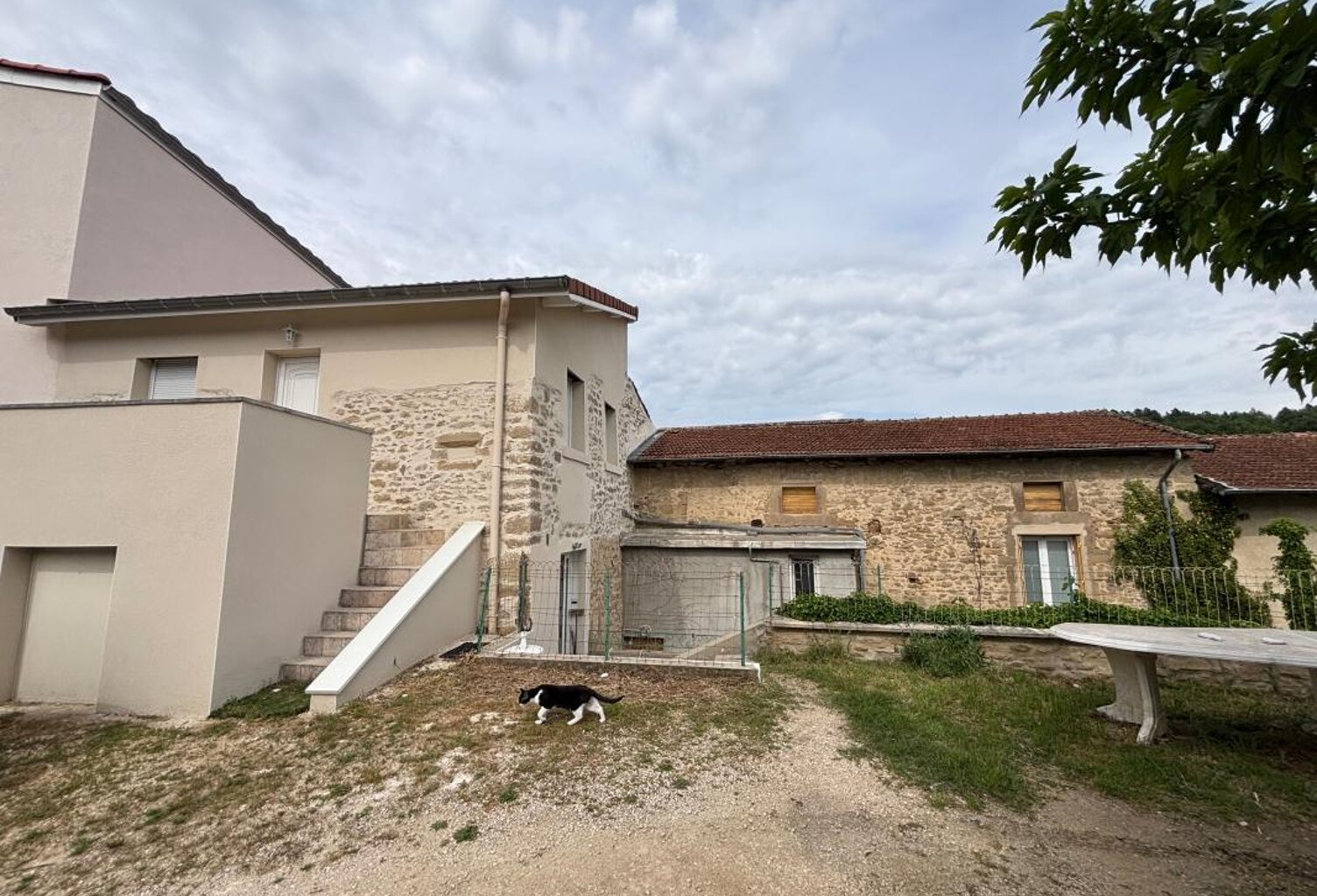 Immeuble de rapport dans le village de Peyrins — photo 1