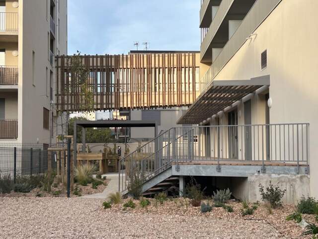 Lumineux T2 tout confort avec grand balcon – Résidence Seniors — photo du bien