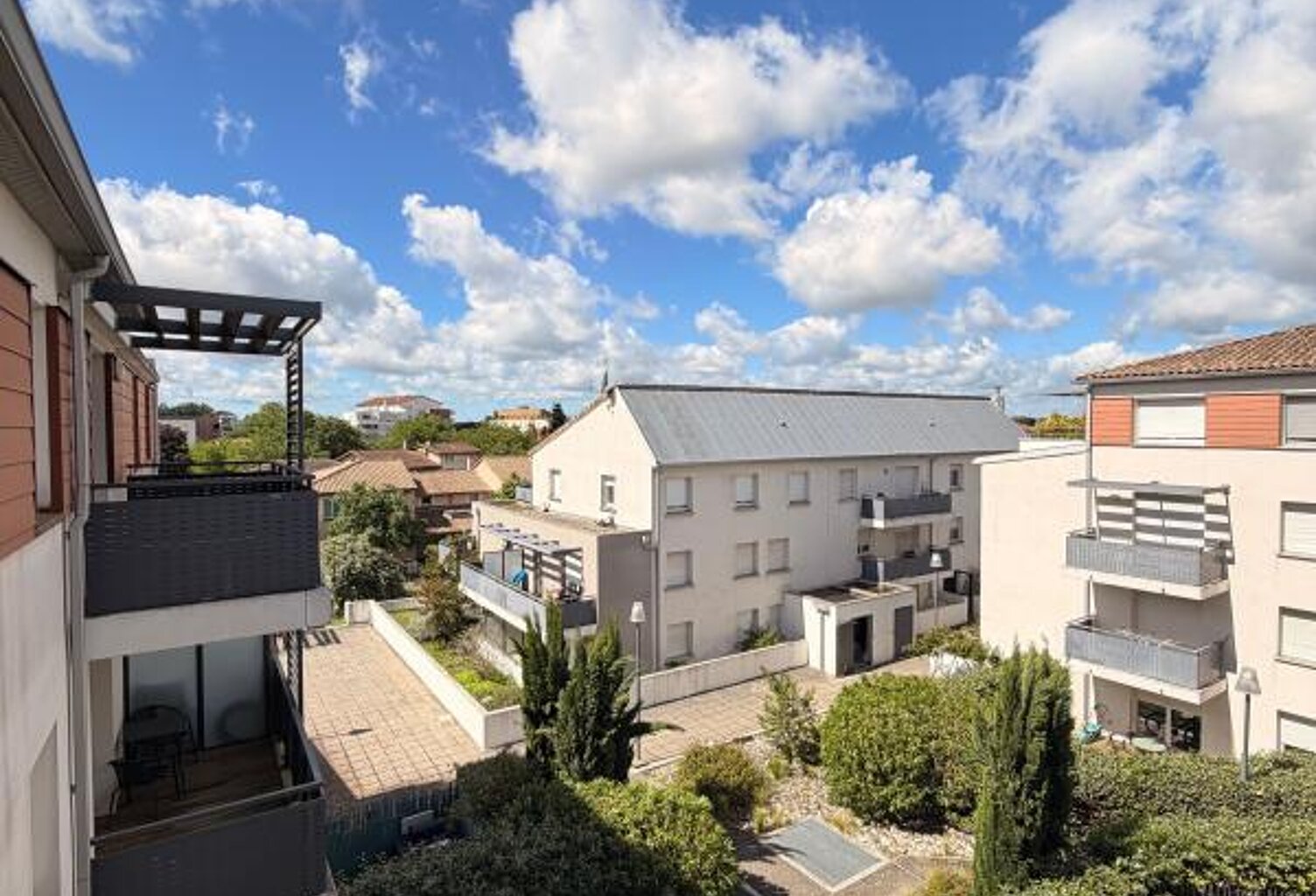 T2 AVEC TERRASSE/PARKING — photo 1