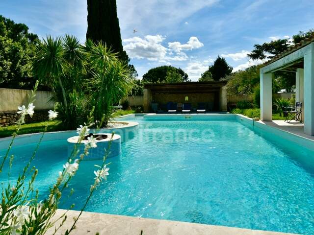Dpt Bouches du Rhône (13), à vendre TARASCON maison P6 de 300 m² - Terrain de 2558 m² — photo du bien
