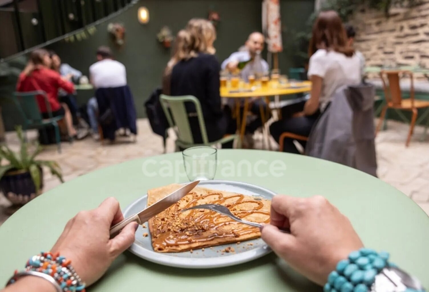 Finistère Nord – Crêperie clé en main avec logement à l'étage, clientèle en place et beau potentiel près du littoral — photo 1