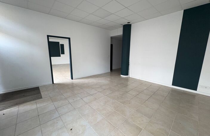 A LOUER - local d'activité de 110 m² à Joué Les Tours — photo 2