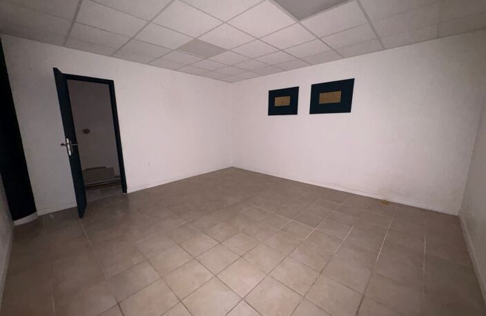 A LOUER - local d'activité de 110 m² à Joué Les Tours — photo 5