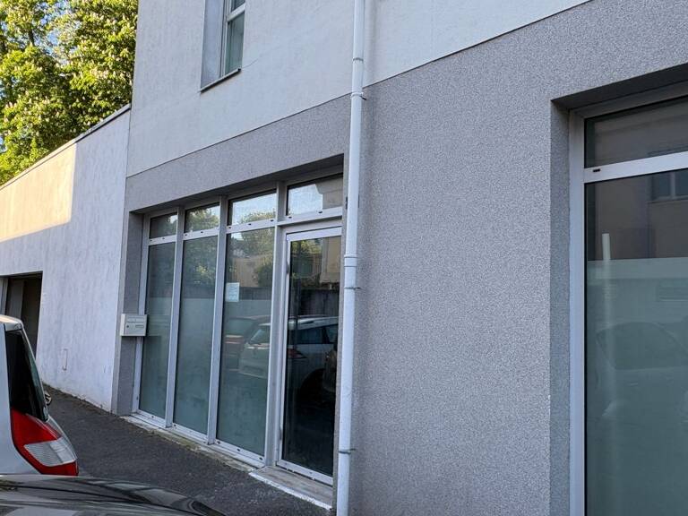A LOUER - local d'activité de 110 m² à Joué Les Tours — photo 1