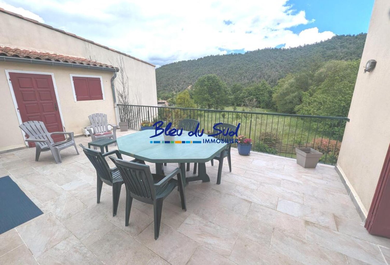 Grande maison avec terrasse, garage spacieux et combles aménage — photo 1