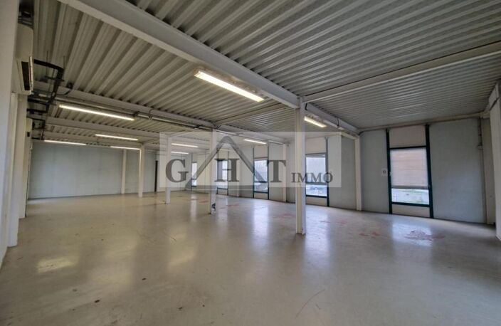 Ensemble immobilier 2200 m² à vendre à BAILLET EN FRANCE — photo 3