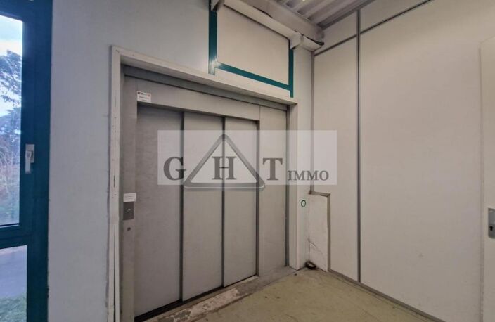 Ensemble immobilier 2200 m² à vendre à BAILLET EN FRANCE — photo 5