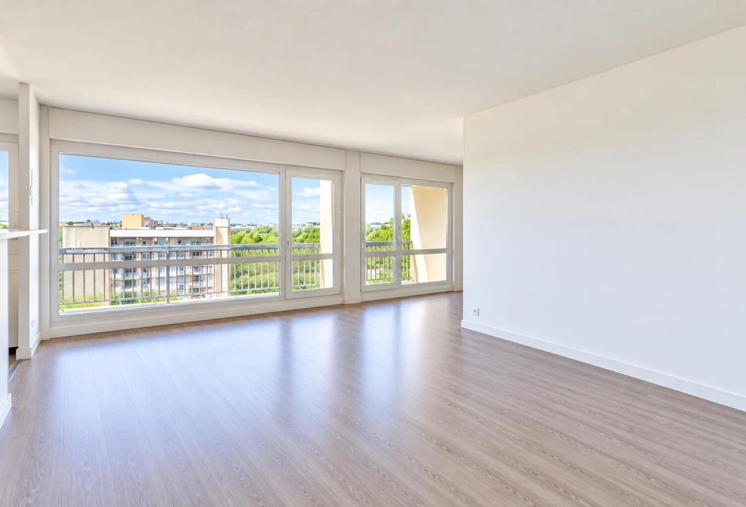 Élancourt La Villedieu Appartement 4 pièces de 96 m² avec balcon — photo 1
