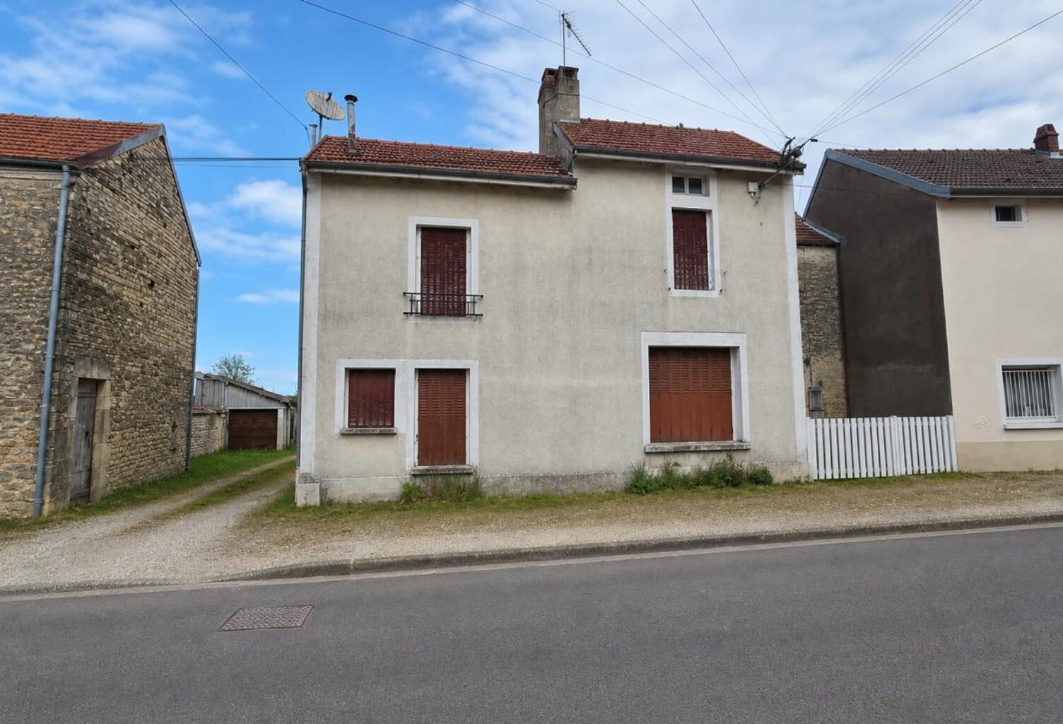 Maison à rénover avec jardin à Montigny-sur-Aube — photo 1
