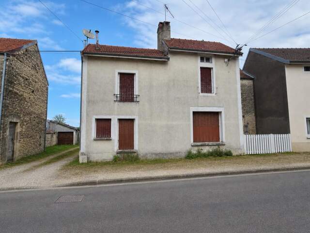 Maison à rénover avec jardin à Montigny-sur-Aube — photo du bien