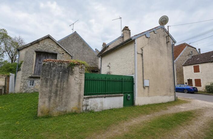 Maison à rénover avec jardin à Montigny-sur-Aube — photo 2