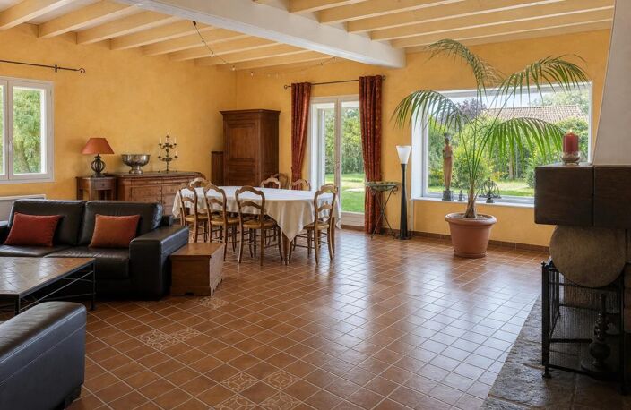 Vaste maison 7 pièces de 255 m² avec piscine — photo 5