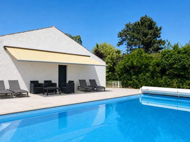 Vaste maison 7 pièces de 255 m² avec piscine — photo du bien