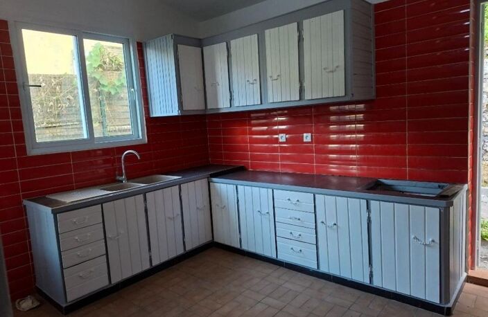 HAUT DE VILLA T4 LES ABYMES — photo 2