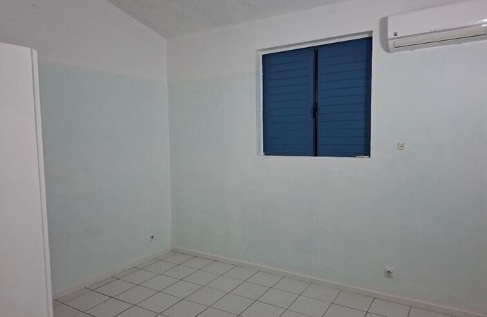 HAUT DE VILLA T4 LES ABYMES — photo 3