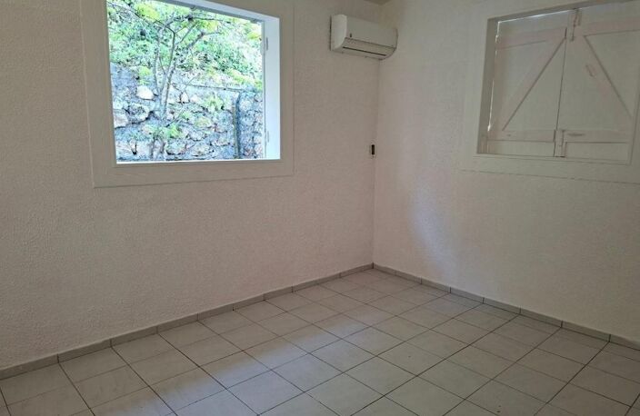 HAUT DE VILLA T4 LES ABYMES — photo 5