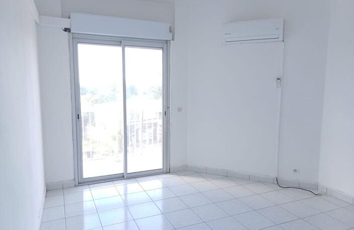 Plateau de bureaux de 92.28 m² Ste Clotilde — photo 3
