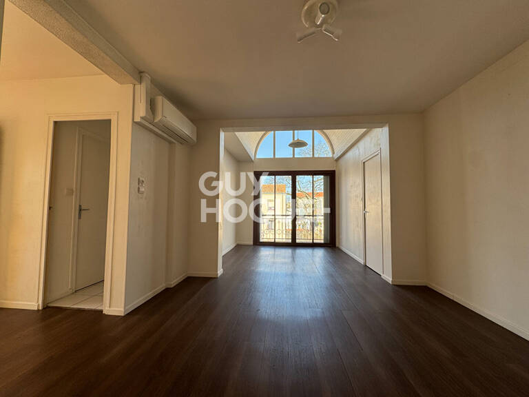 Appartement 3 chambres et un bureau. Balcon et garage. — photo 1