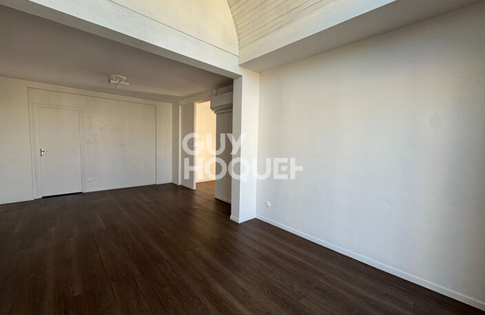 Appartement 3 chambres et un bureau. Balcon et garage. — photo 2