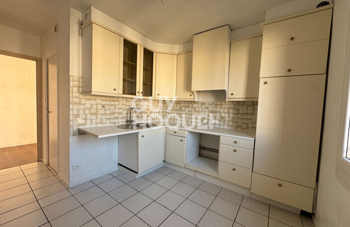 Appartement 3 chambres et un bureau. Balcon et garage. — photo 4
