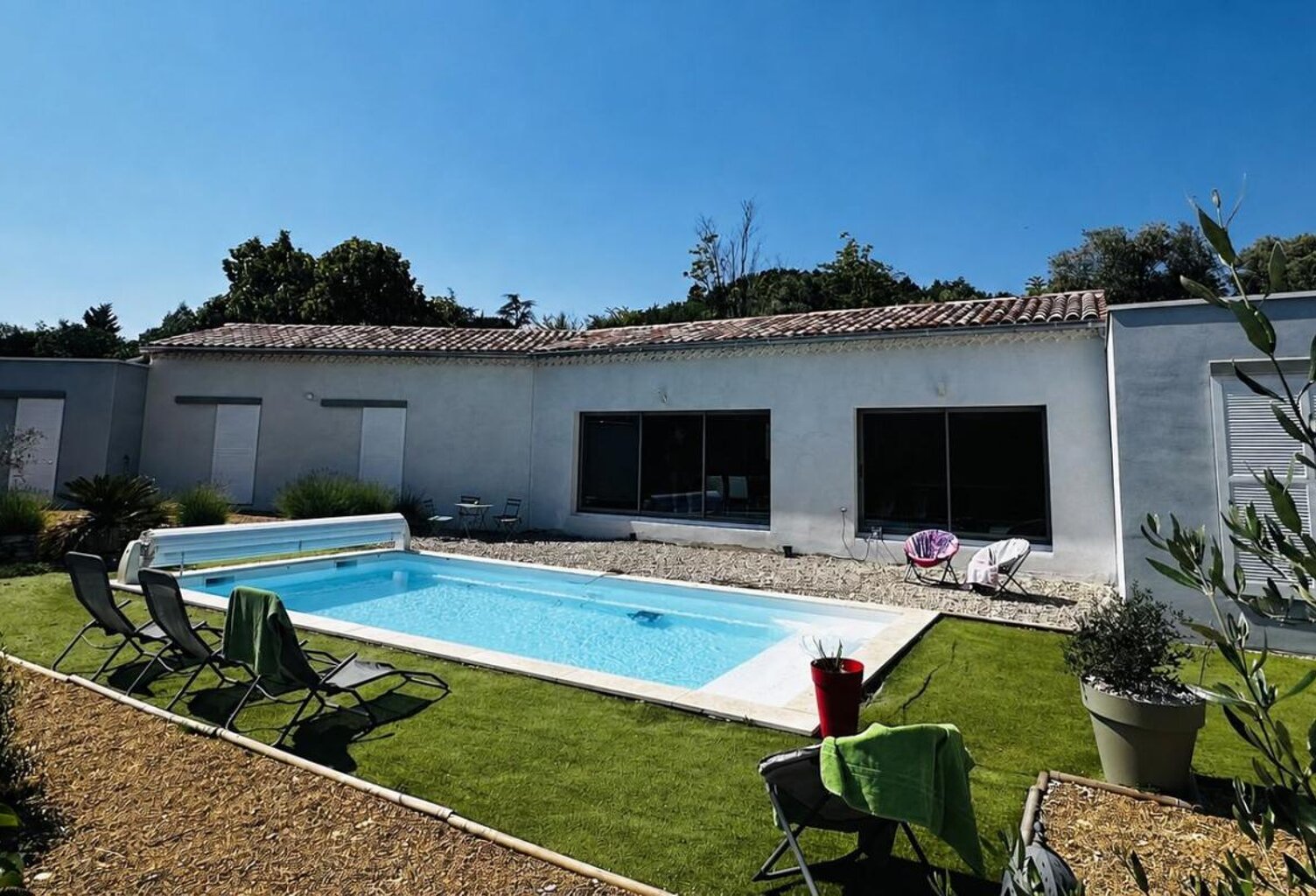 VILLA D ARCHITECTE CONTEMPORAINE AVEC PISCINE & VUE PANORAMIQUE MONT VENTOUX — photo 1