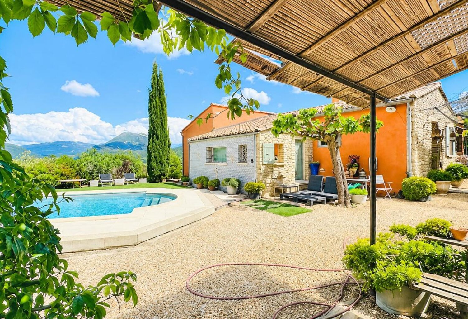 À VENDRE - SUPERBE PROPRIÉTÉ VILLA 192M² TERRAIN 3900M² PISCINE VUES IMPRENABLES  MONT VENTOUX  SECTEUR VAISON — photo 1