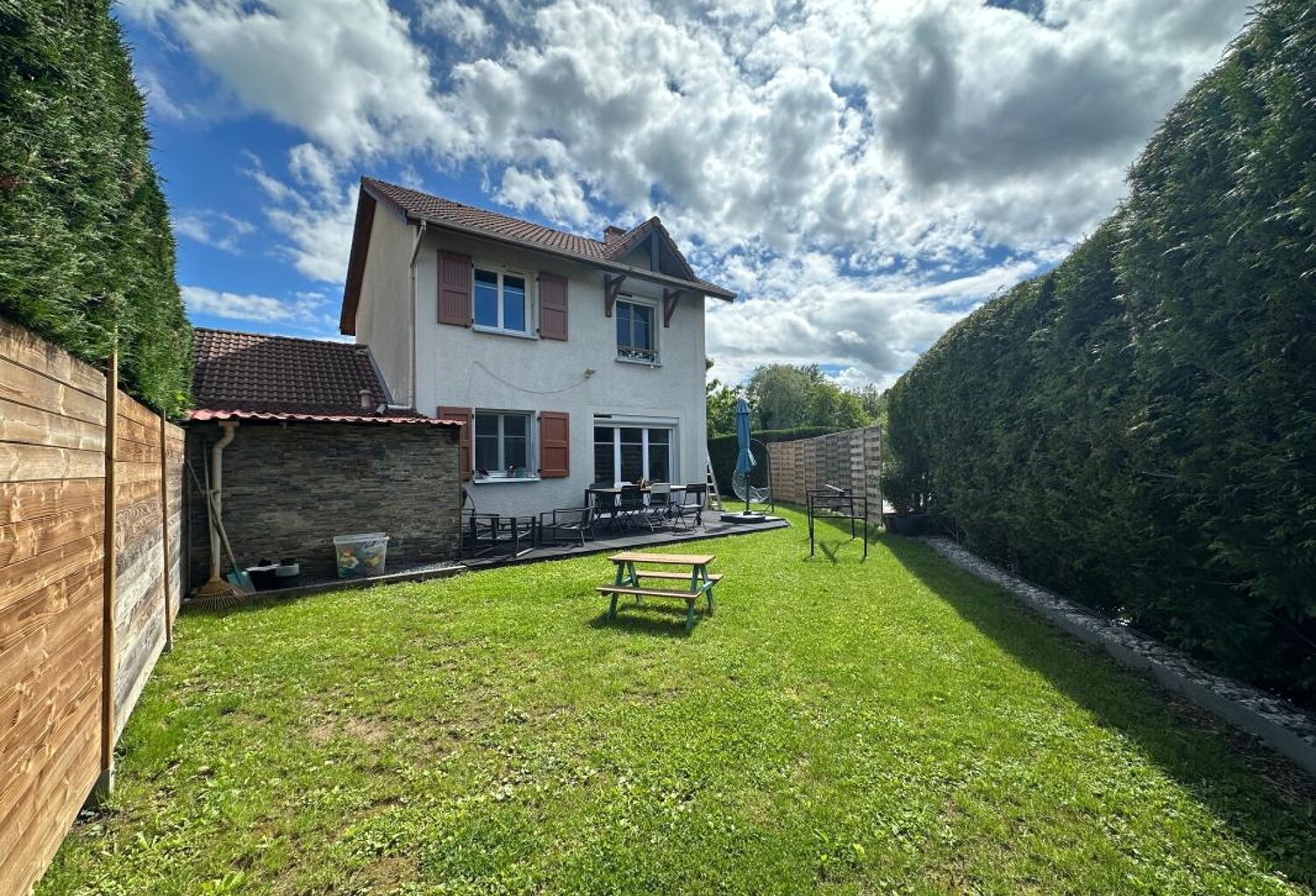 À Vendre - Rumilly (74150) - Maison avec garage et jardin — photo 1