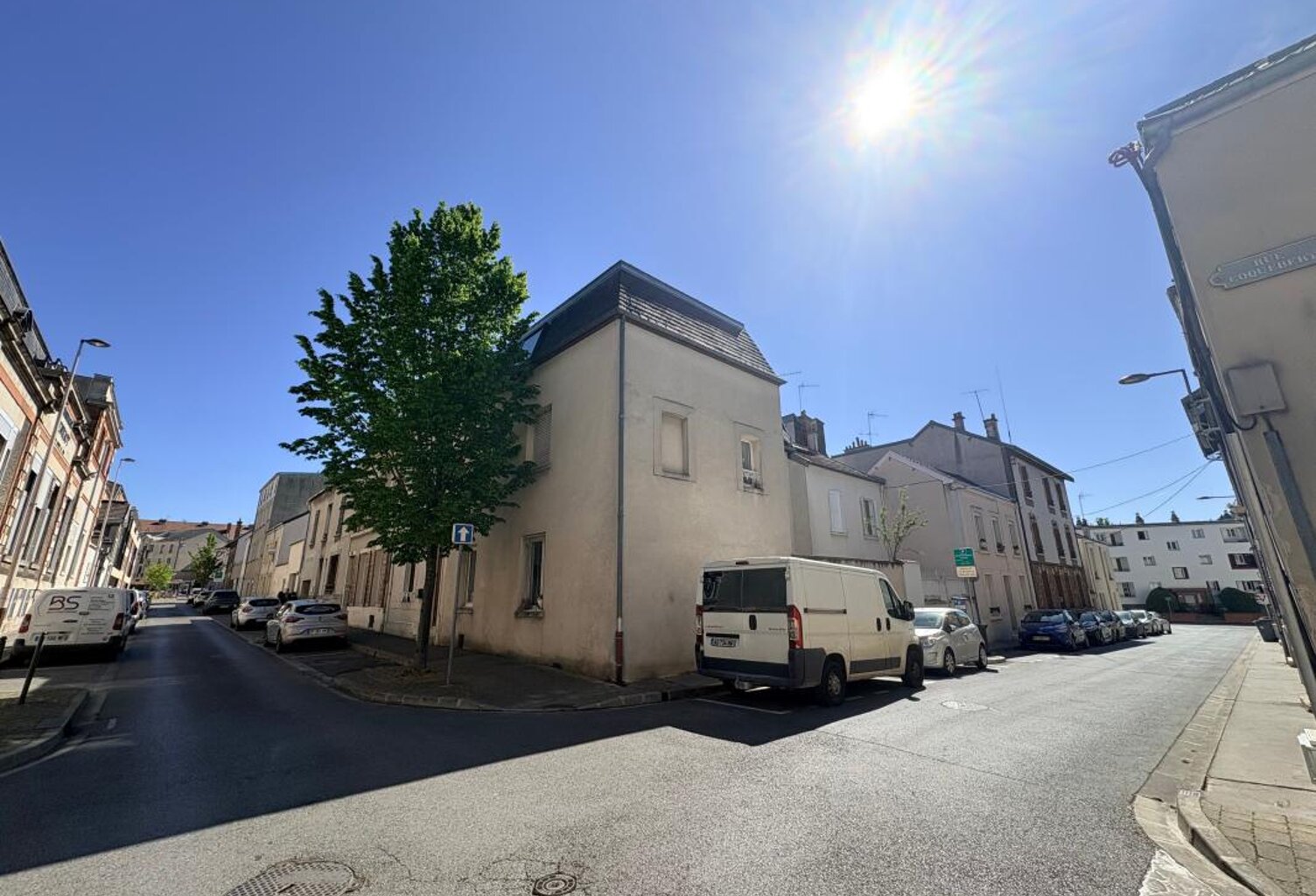 Appartement À Vendre - Reims — photo 1