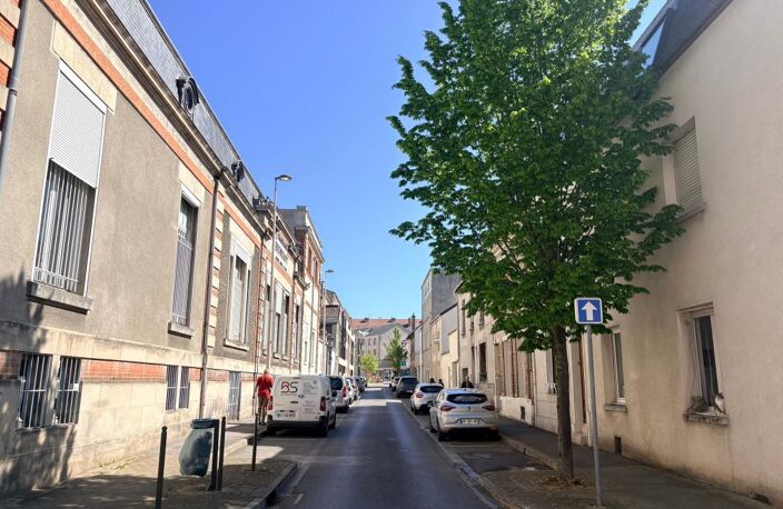 Appartement À Vendre - Reims — photo 2