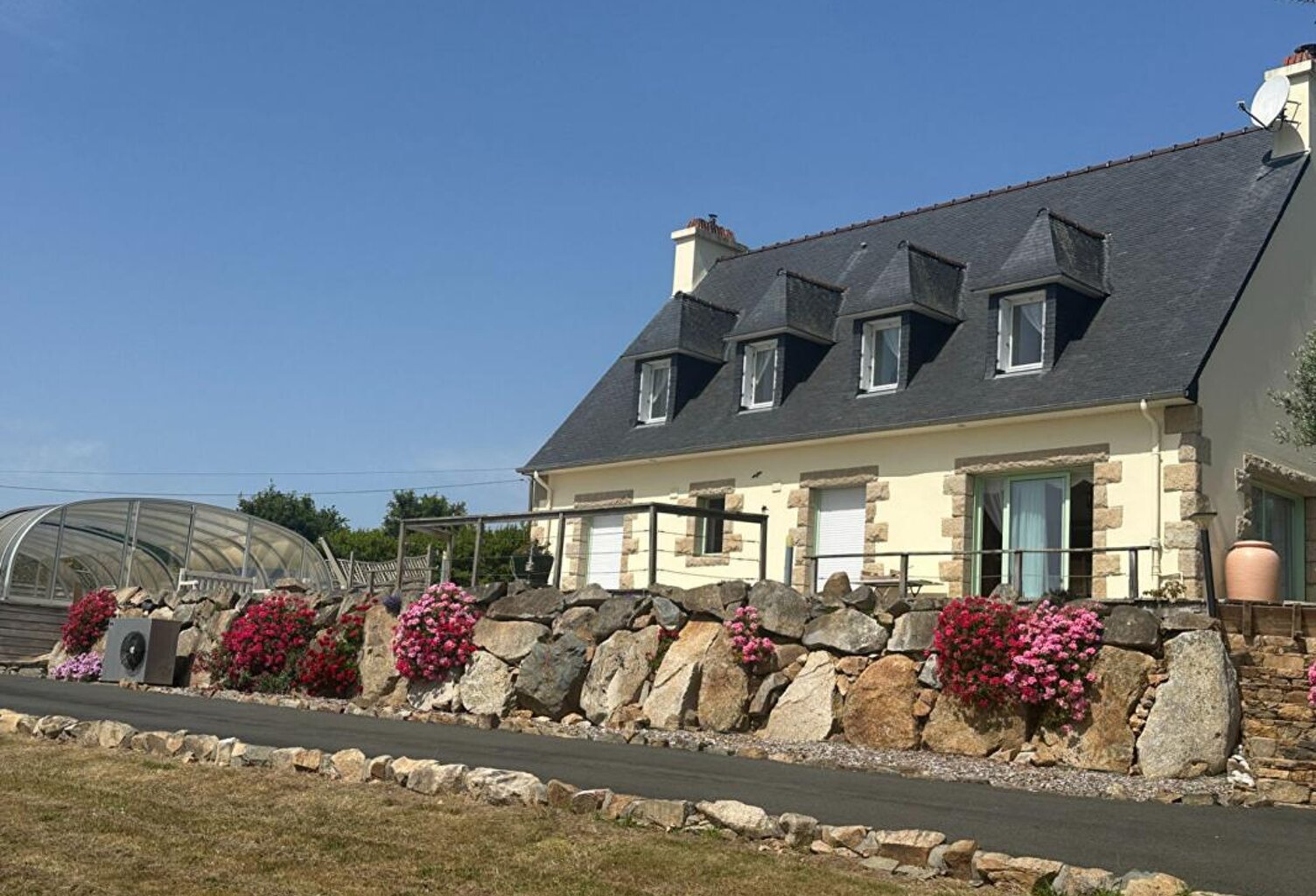 Propriété  en bord d'estuaire avec piscine — photo 1