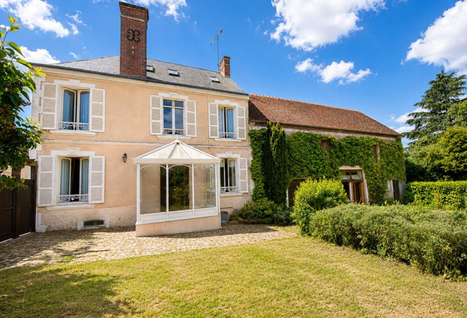 Secteur Bellême - Maison 5 chambres avec ateliers, bureaux, gîte et jardin clos — photo 1