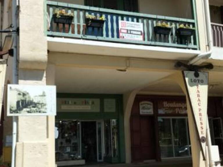 Immeuble comprenant un appartement et un local commercial au rdc — photo 1